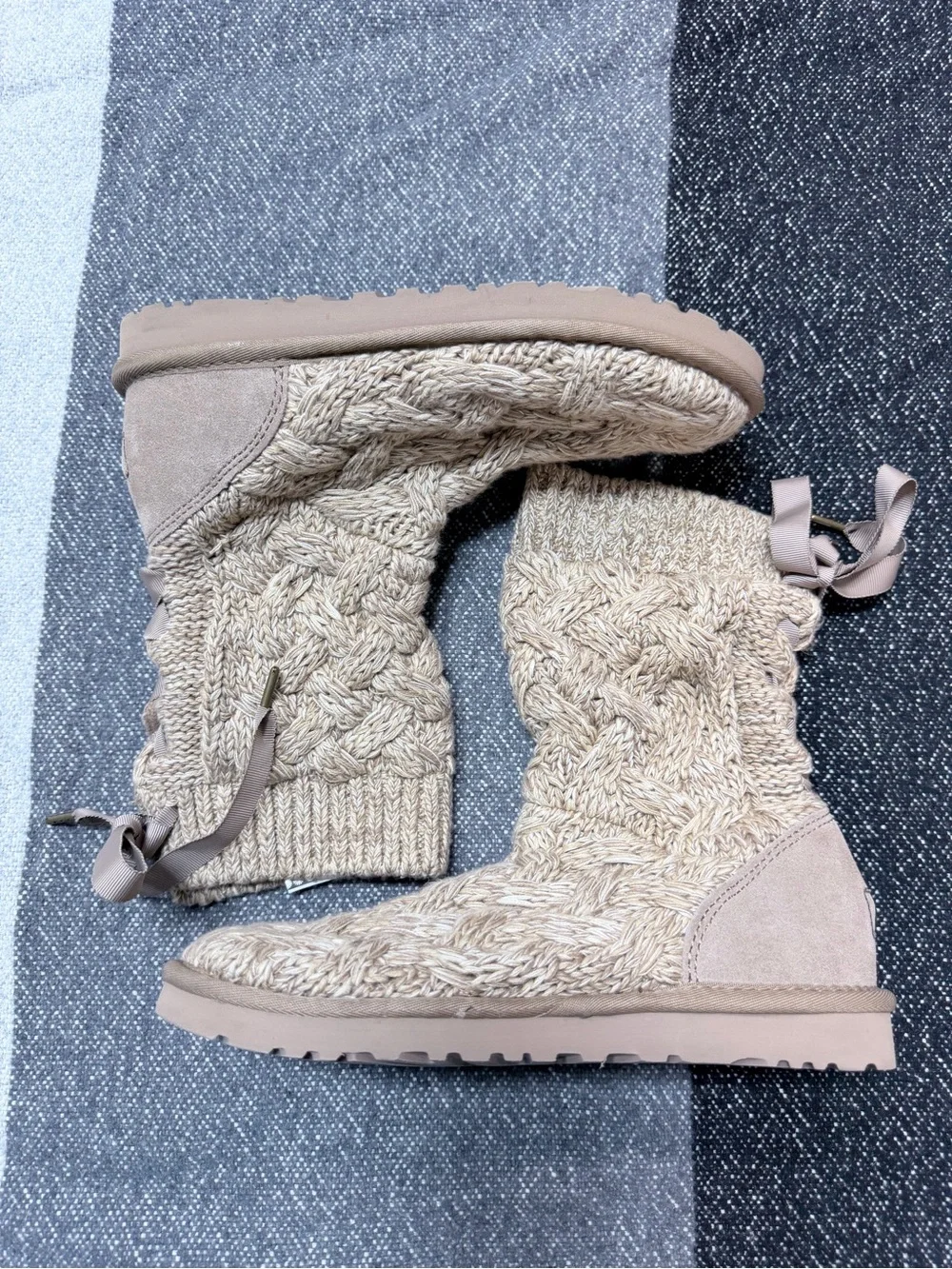UGG Isla Women’s sz 8 Cable Knit Boots